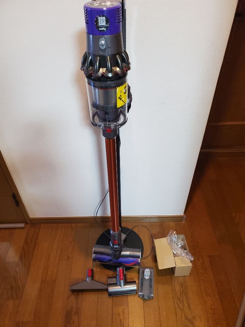 値下げ　Dyson V10　分解清掃動作確認済　スタンド　予備新品バッテリー付