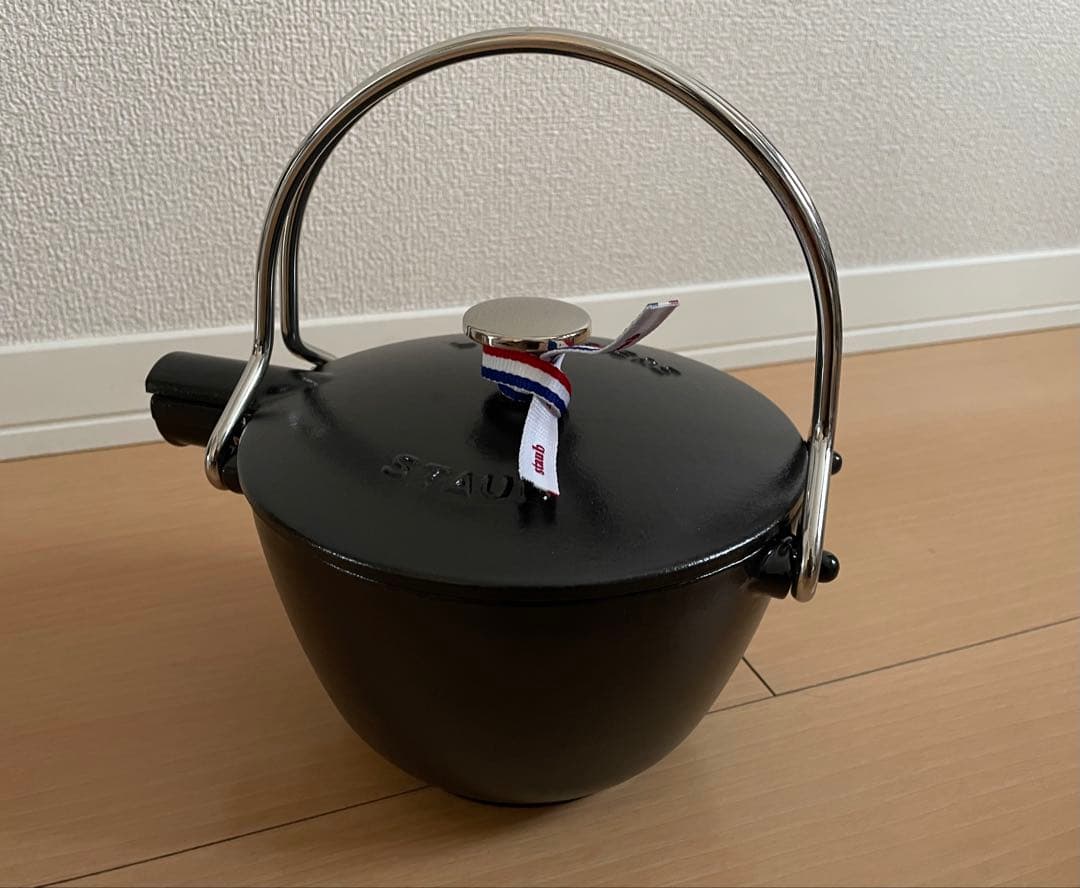 美品　ストウブ　Staub ケトル　ラウンドティーポット　ブラック　黒