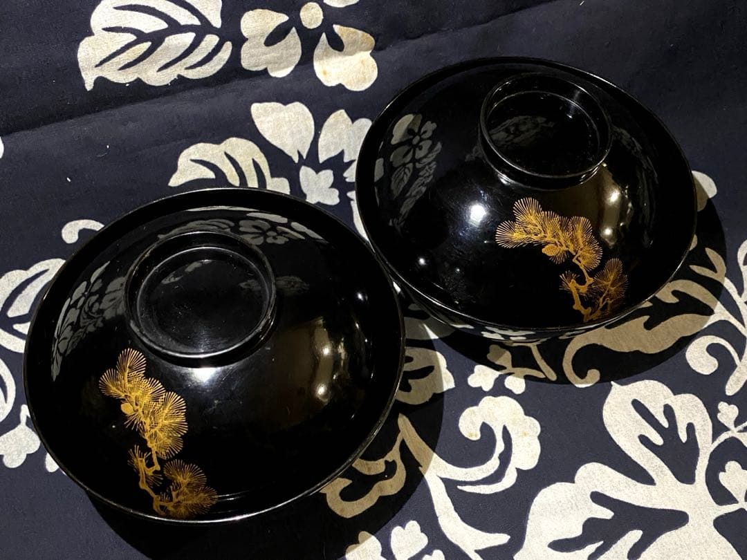 明治骨董旧家蔵出し　豪華黒塗り吸物椀　松鶴金蒔絵　明治参十参年購入　木製漆器二客
