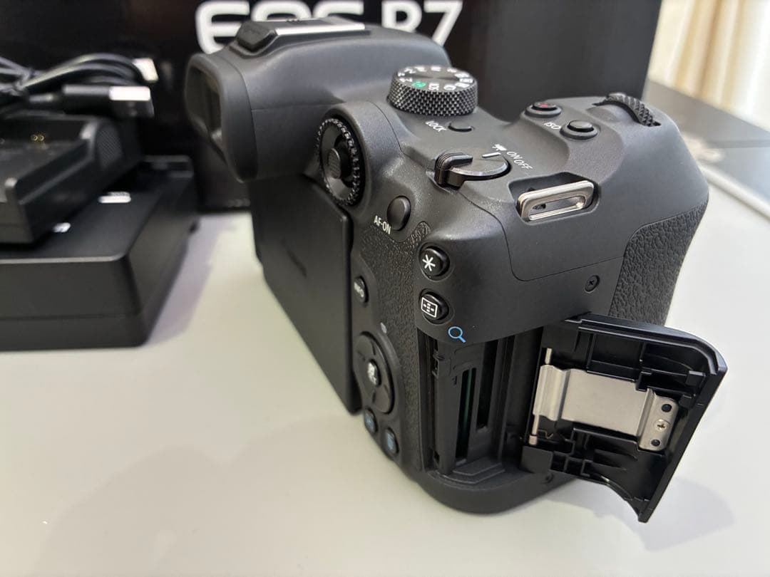 R　Canon EOS R7 ミラーレス一眼カメラ