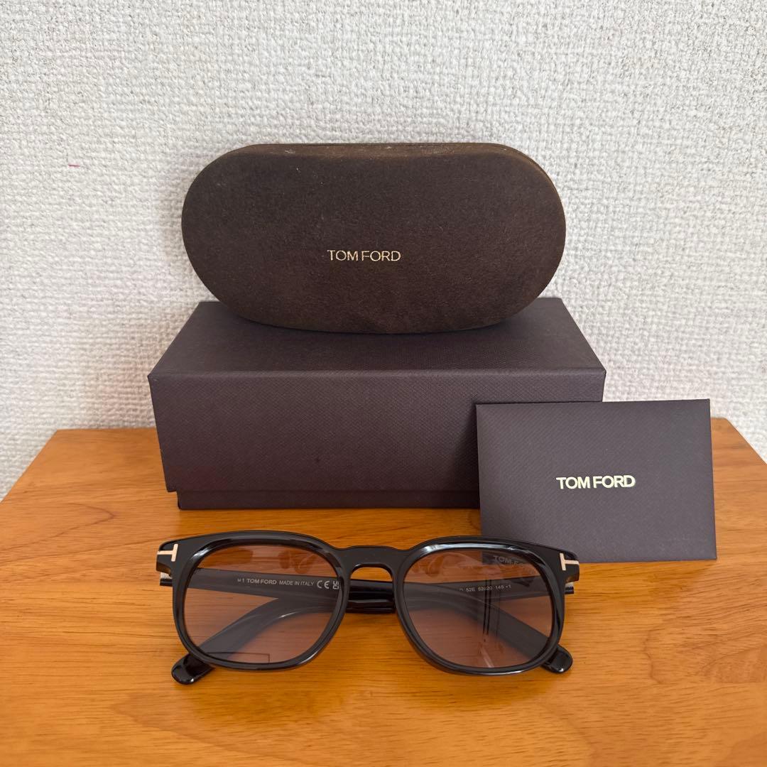 【美品】トムフォード サングラスTOMFORD TF1122-D 52E
