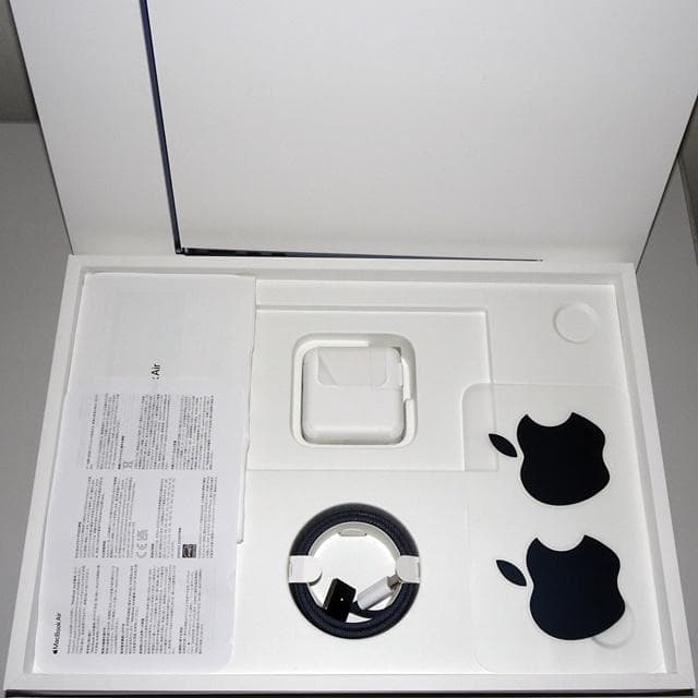 【美品】MacBook Air 2022_M2/8GB/256GB_MDN