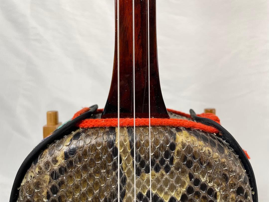 縞黒檀/カマゴン棹 強化張り・蛇皮三線