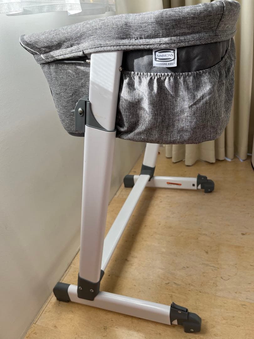 送料込み　匿名配送　Delta Children シモンズ　ベビーベッド