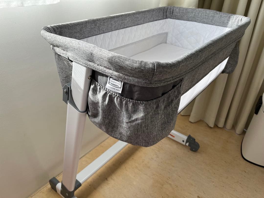 送料込み　匿名配送　Delta Children シモンズ　ベビーベッド