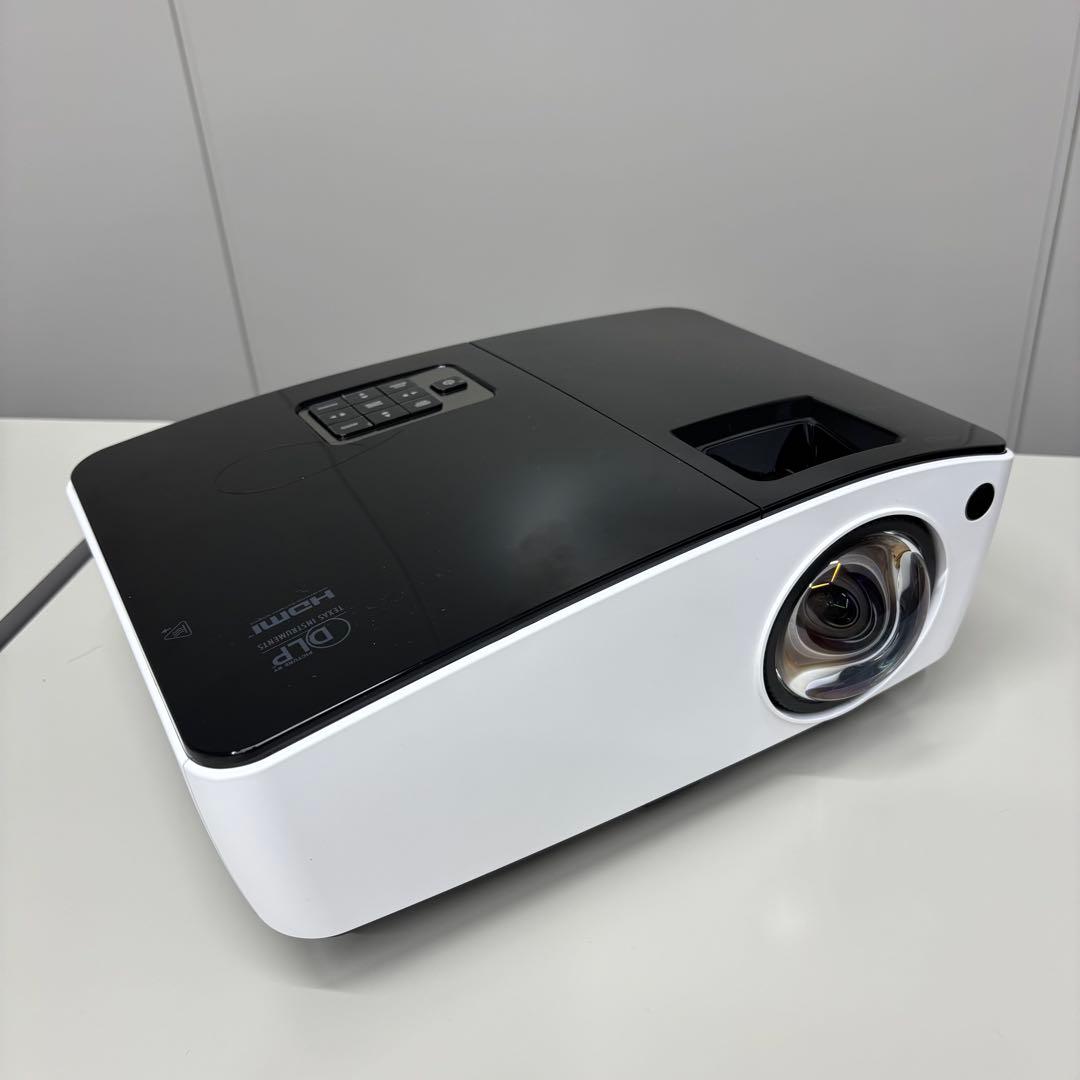 masaさん専用　短焦点プロジェクター　ほぼ新品　1回4時間のみ使用　DLP