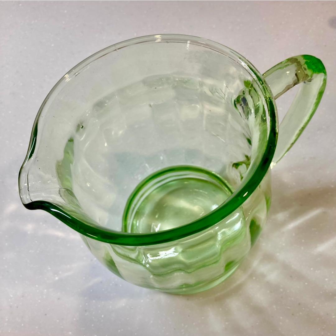 ヴィンテージ　ウランガラス　グリーン　ジャグ ／ ピッチャー