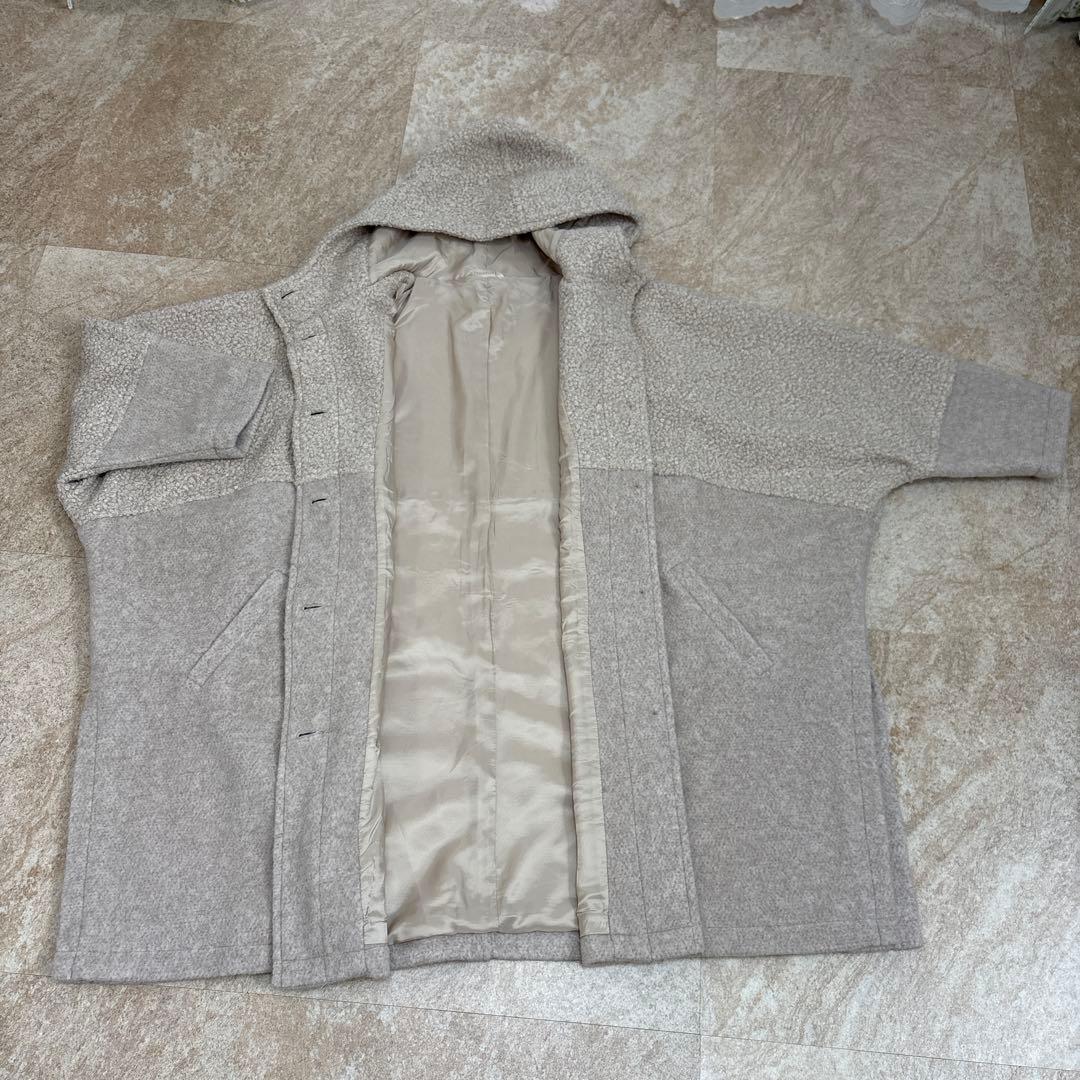 フード付きベージュボアコート