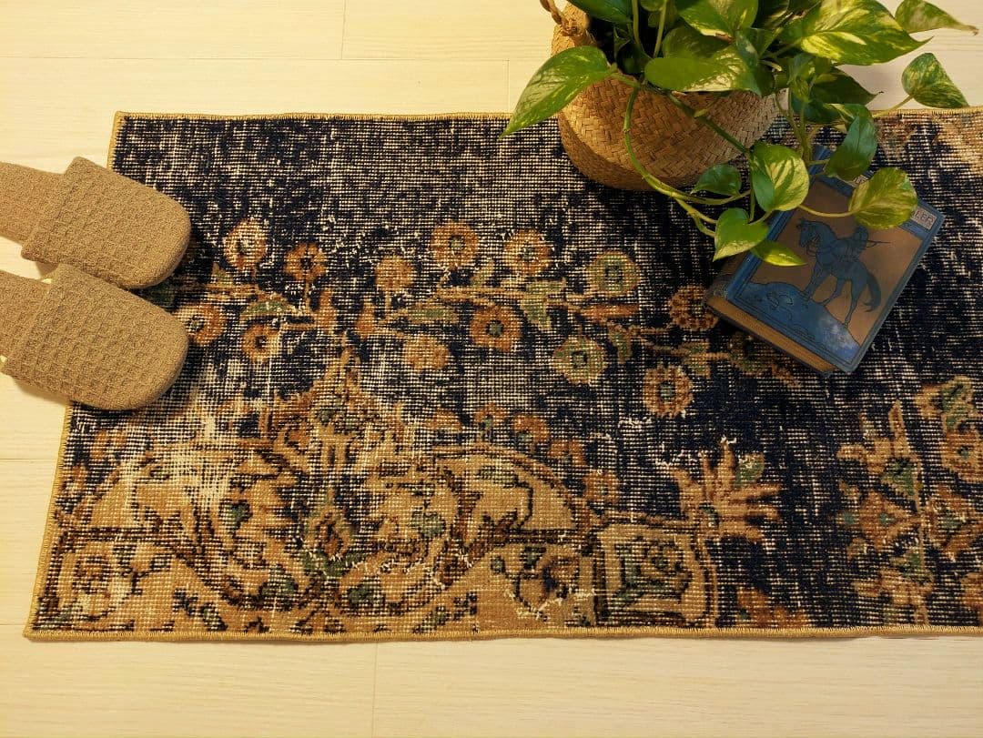 トルコヴィンテージラグ　ミニサイズ　玄関マットサイズ　53×94 ネイビー