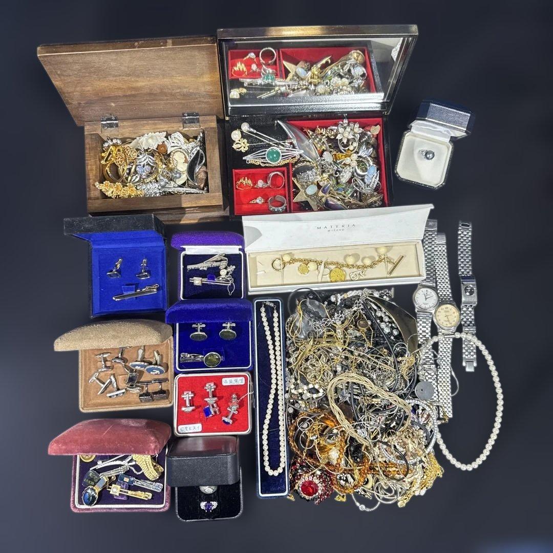 2968★昔のアクセサリー　大量まとめ売り★ケース込み約3.7kg★整理品　遺品