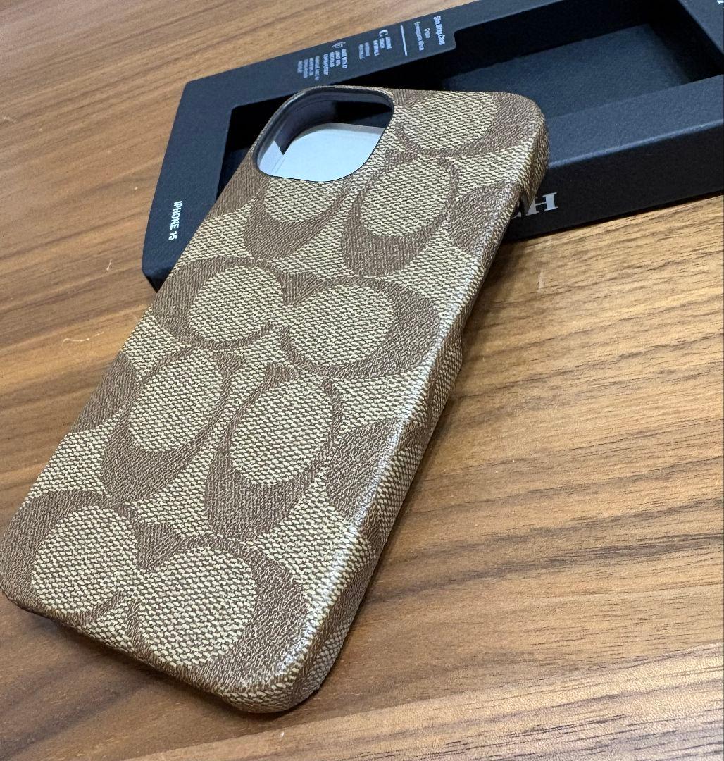 COACH IPHONE 15 ケース・シグネチャー キャンバス