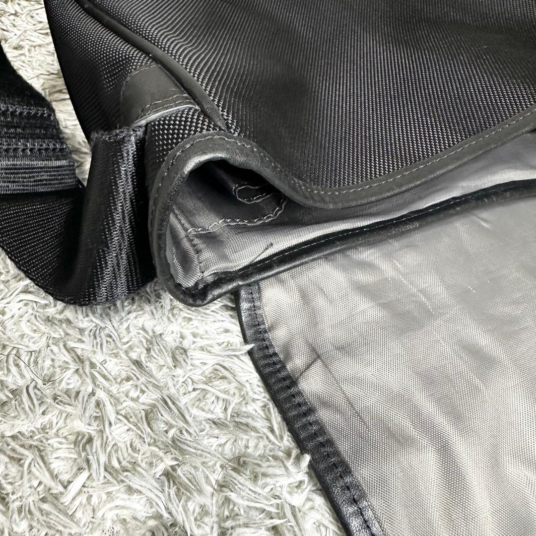 ハンティングワールド　メッセンジャーバッグ　レザー　キャンバス　黒　ショルダー