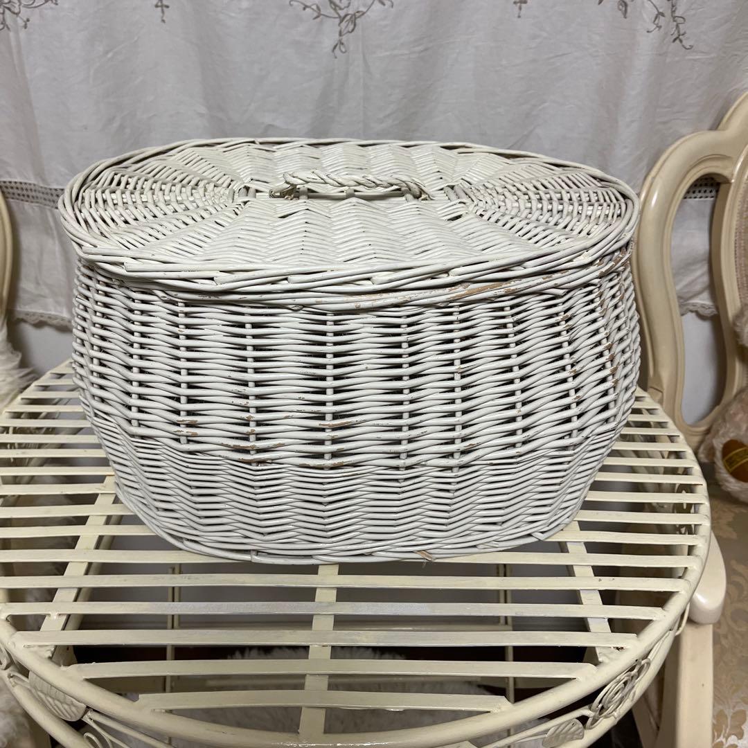 にゃん☆プロフ必読‼️ ラタン　ホワイト　カゴ　蓋つき　楕円