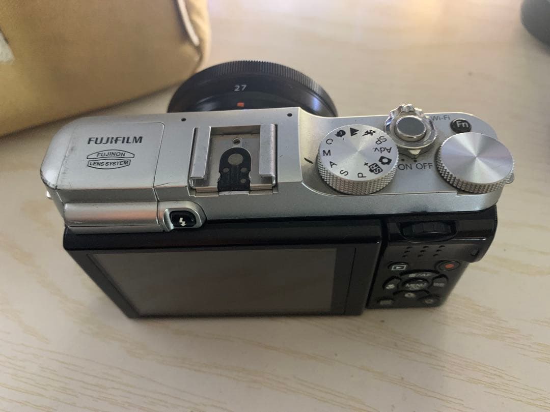 x-m1 fujifilmミラーレスカメラ　マクロ撮影可能（MCEX-16付き）