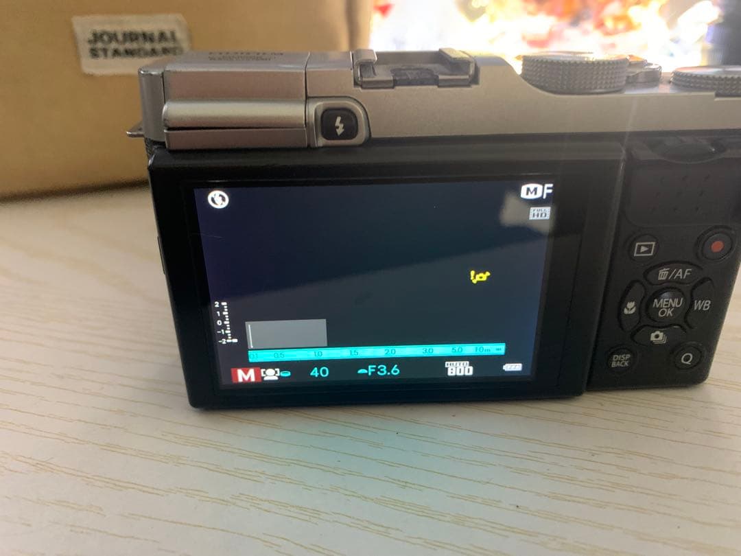 x-m1 fujifilmミラーレスカメラ　マクロ撮影可能（MCEX-16付き）