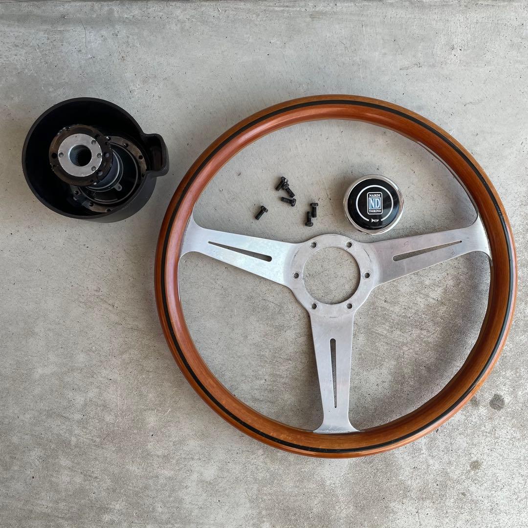 ナルディ　ウッドステアリング　直径約35.5cm ボス付き(品番OT-163)