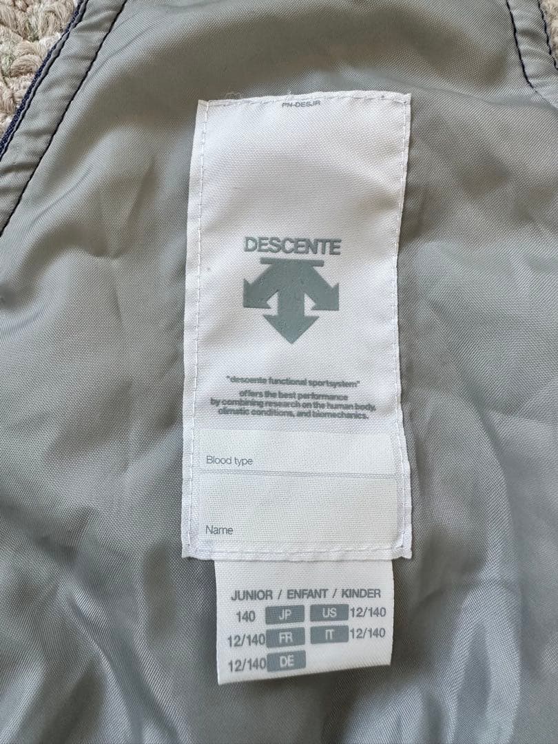 美品✨ クリーニング済　DESCENTE 女の子140スキーウェア サイズ調整可