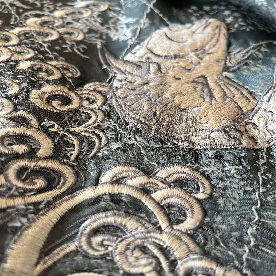 刺繍入りサテンスカジャン 黒とクリーム　Mサイズ