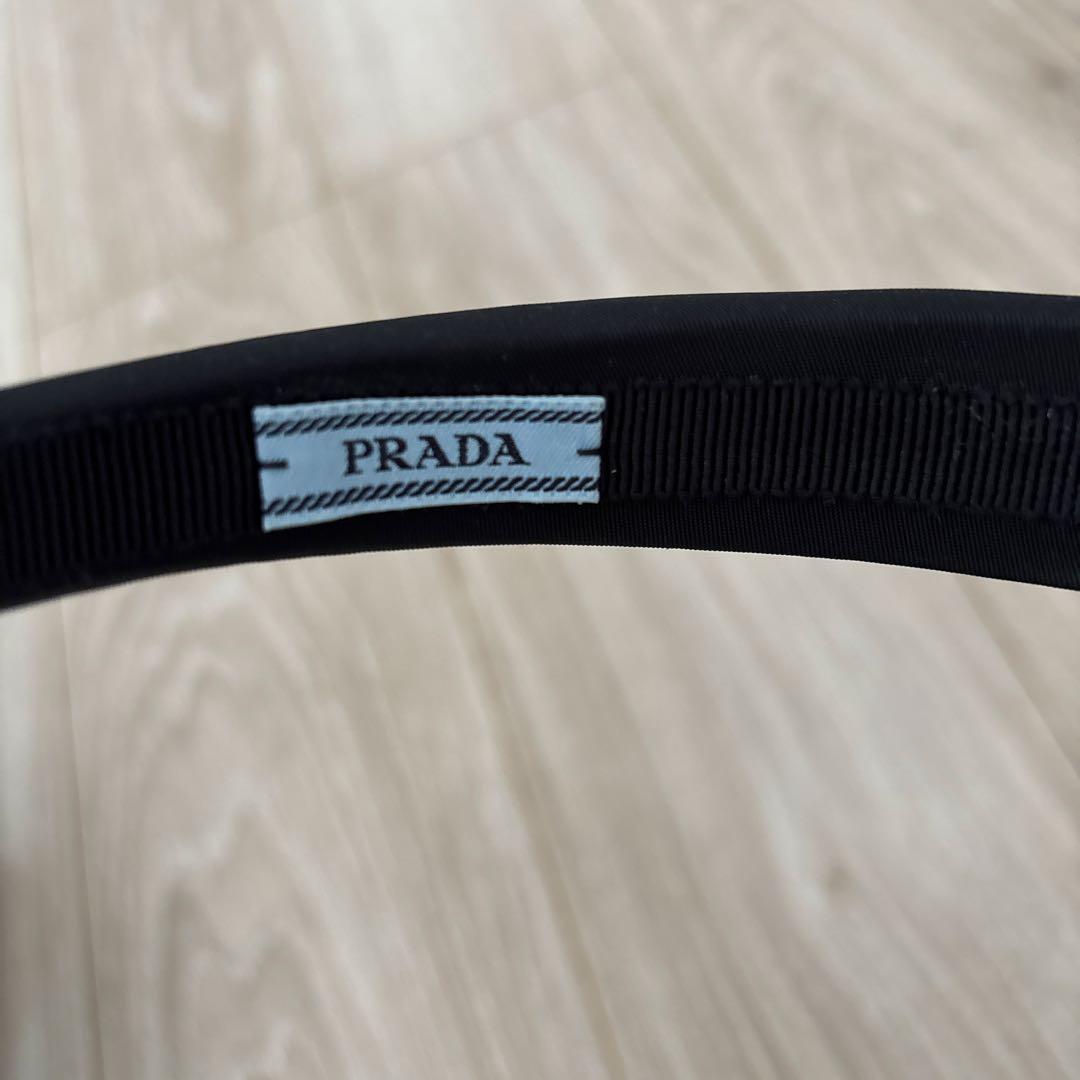 PRADA トライアングルロゴ ヘアバンド
