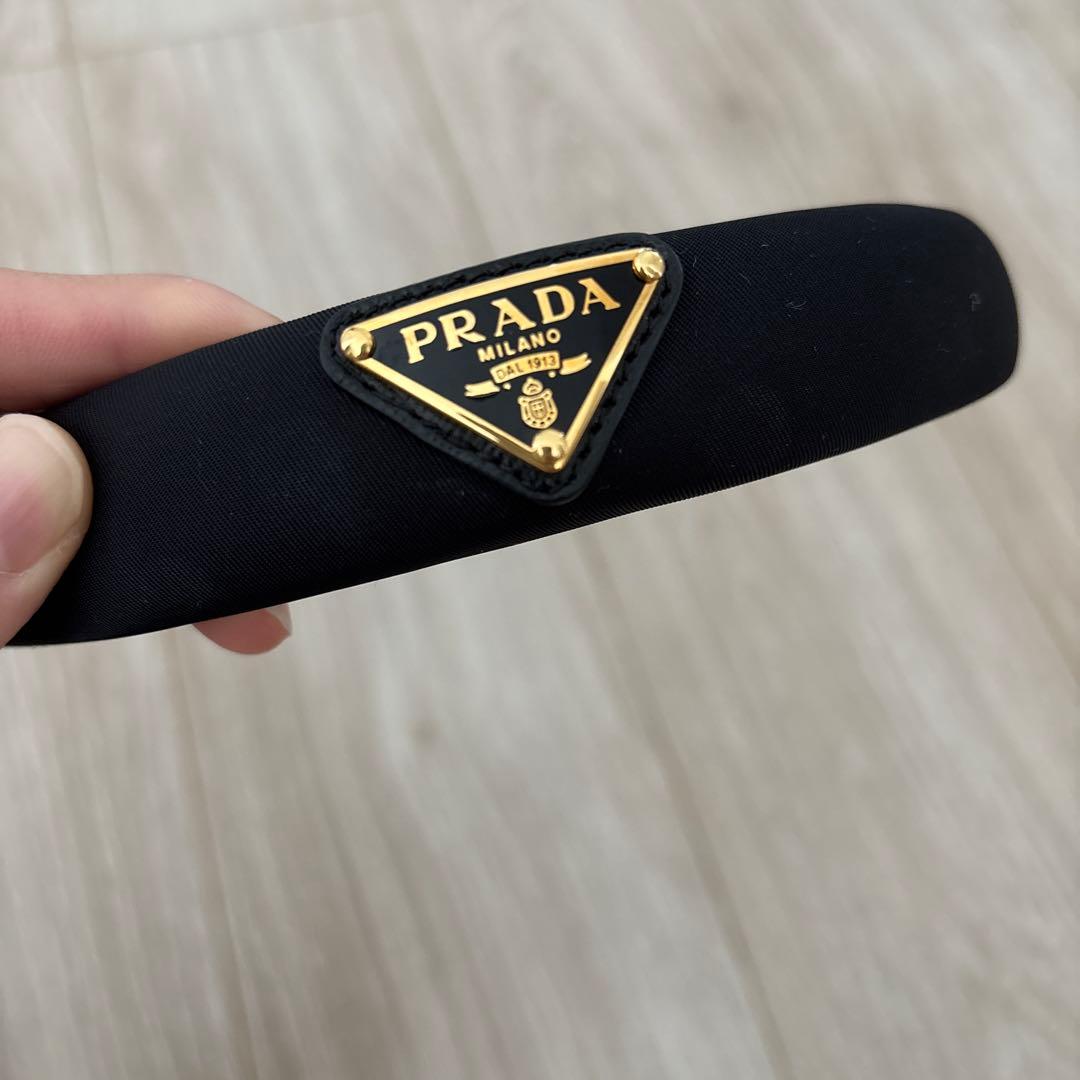 PRADA トライアングルロゴ ヘアバンド