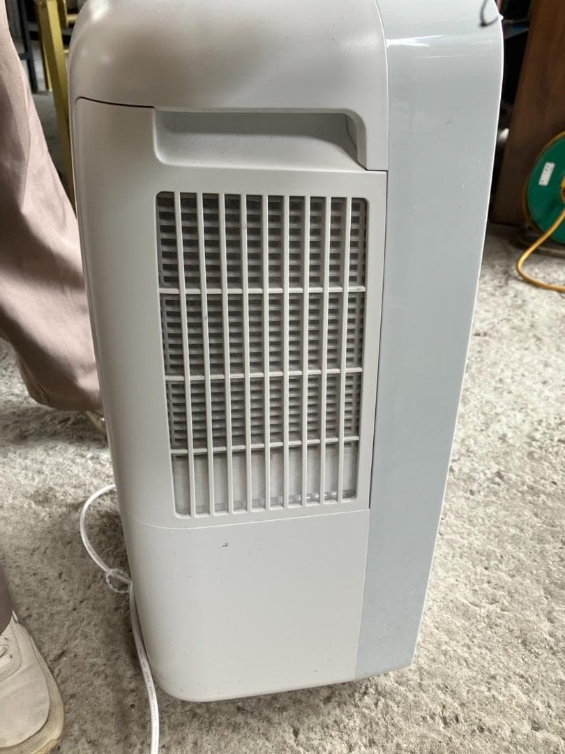 シャープ 除湿機 除湿器 衣類乾燥 CM-J100-W 2021年製