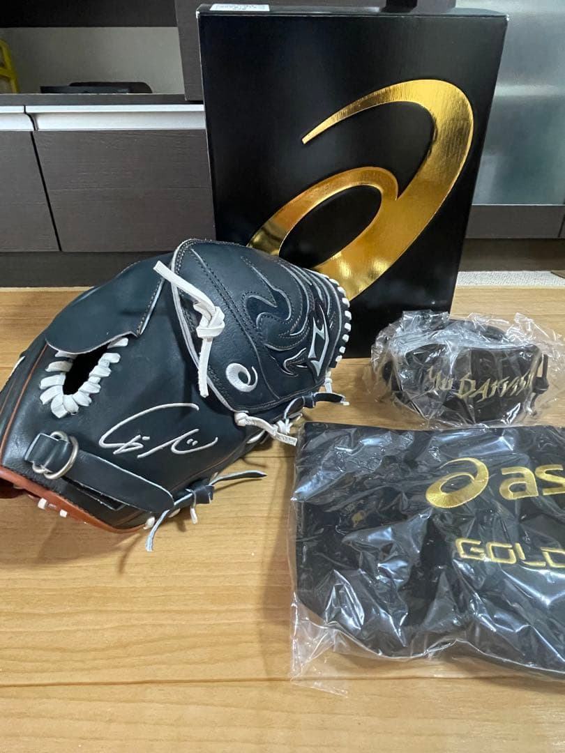 asics 硬式グローブ　投手用グローブ