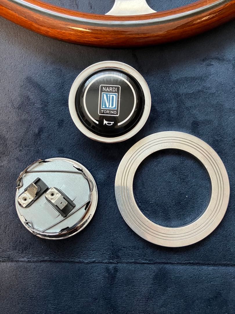 ナルディNARDI wood handle イタリア製　ボス2種類　メルセデス含