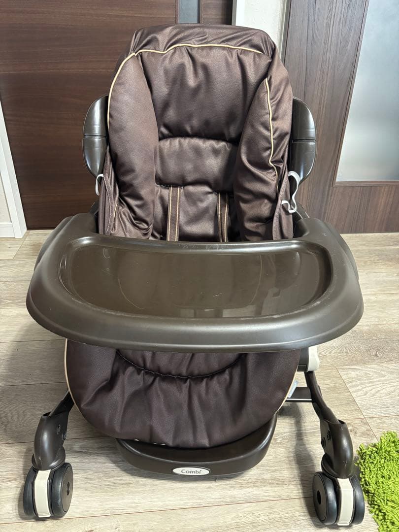 美品　Combi コンビネムリラ 電動ハイローチェア