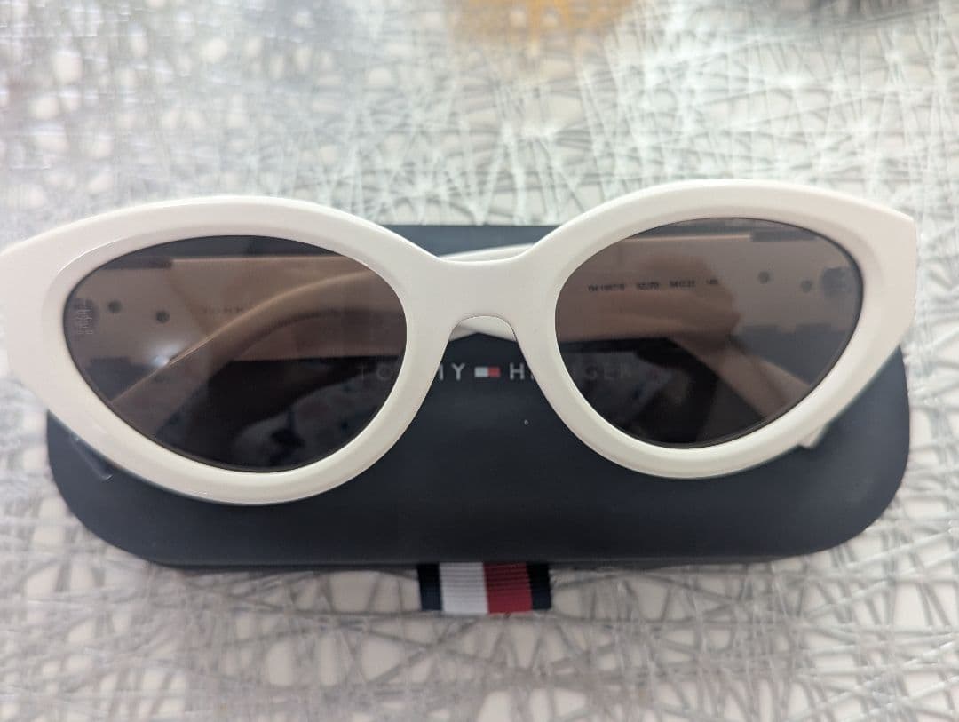   ホワイトキャットアイサングラス