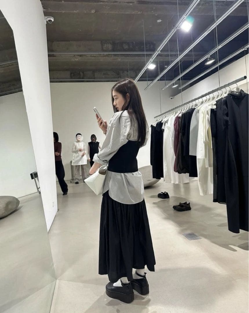 AMOMENTO ブラック フレアスカートパンツ ガウチョパンツ 25SS