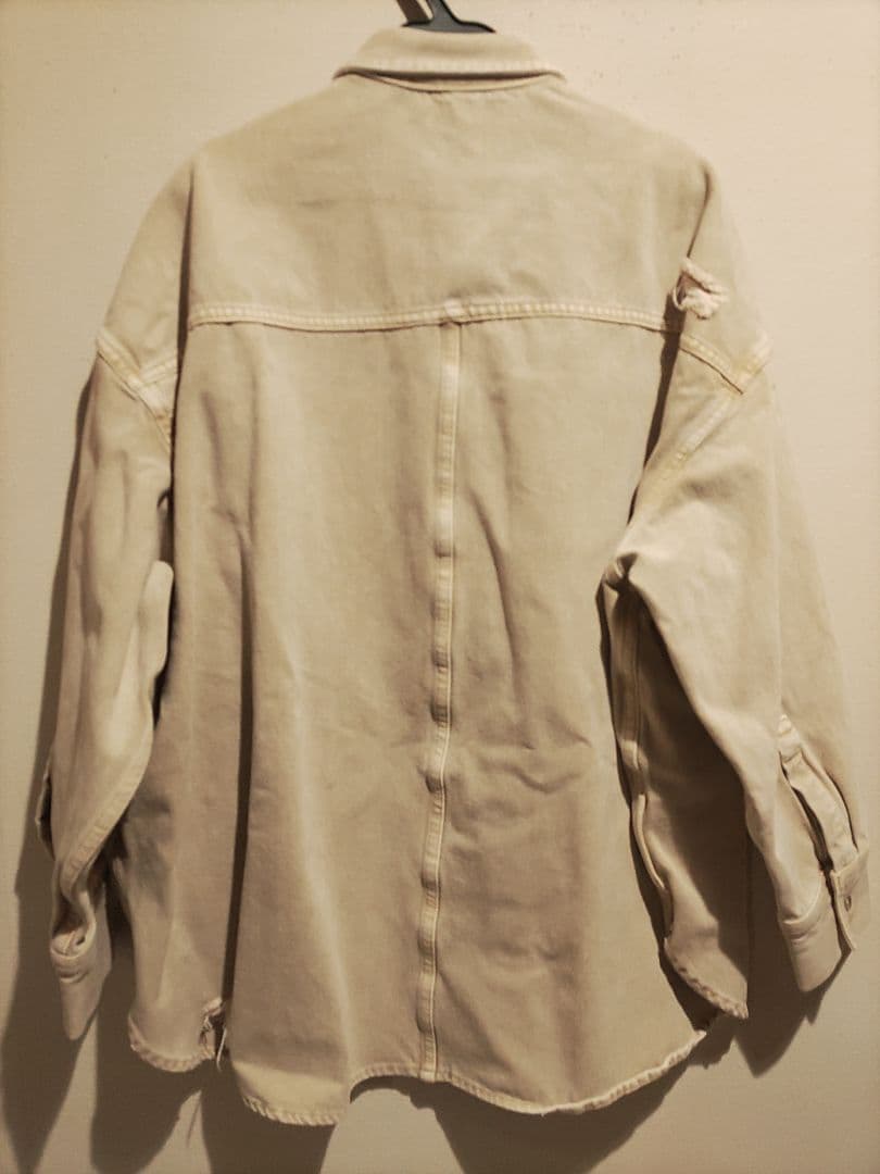 【Loungedress】ダメージデニムシャツ　ベージュ Sサイズ