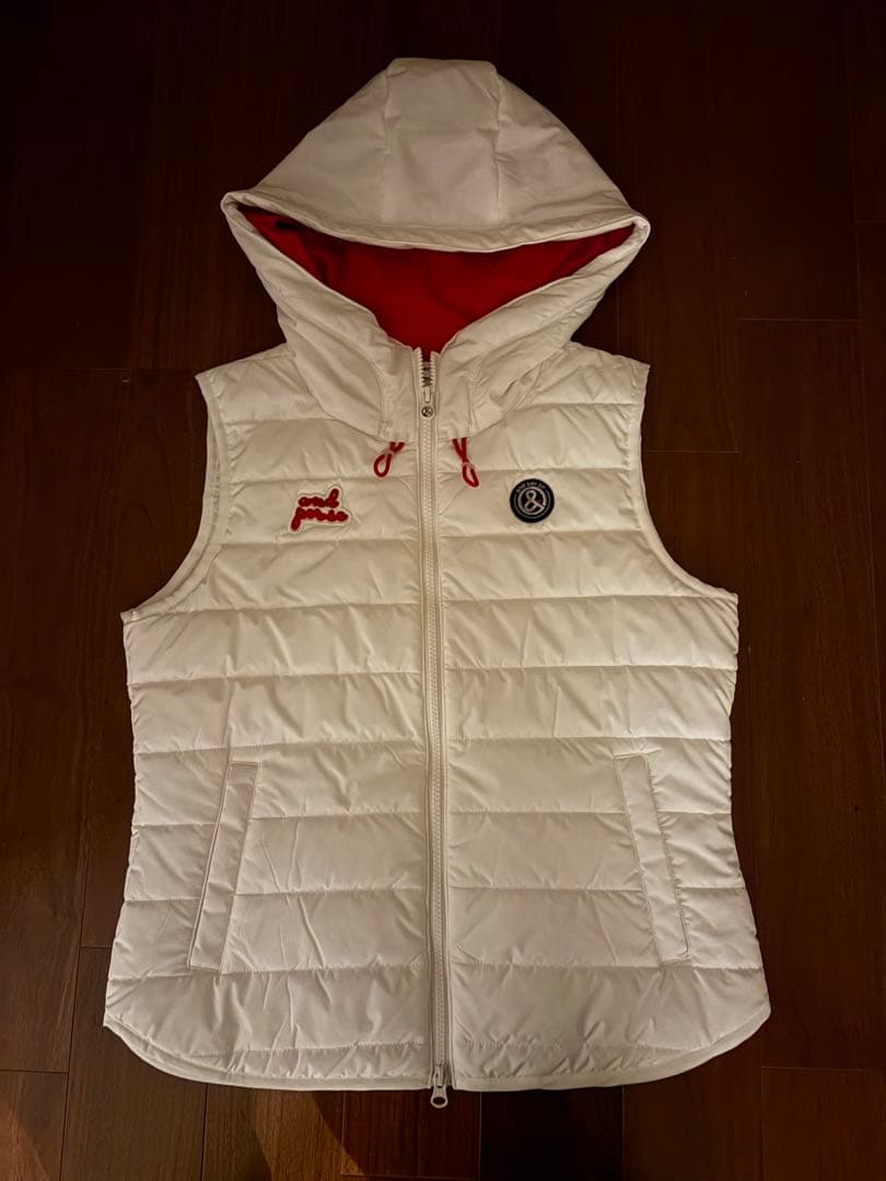 新品　ホワイトフード付きキルティングベスト