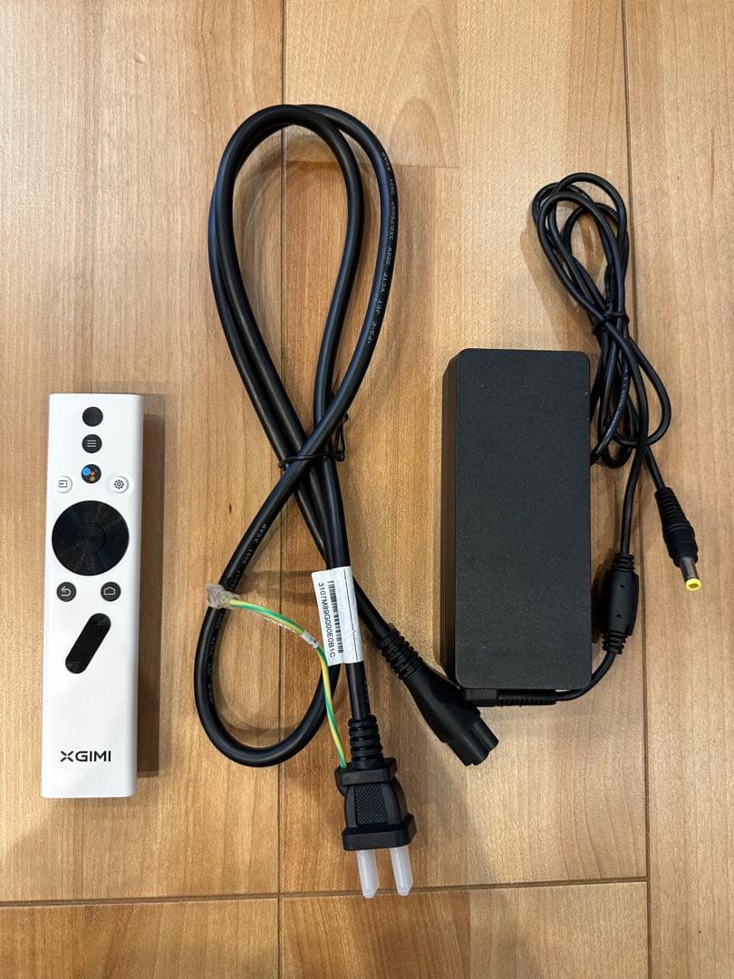 【美品】 XGIMI HALO プロジェクター 本体　スタンド付