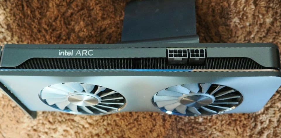 Intel ARC A750 LE グラフィックボード