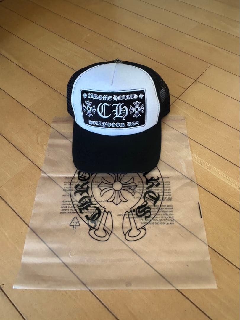 CHROME HEARTS トラッカーキャップ ブラック/ホワイト