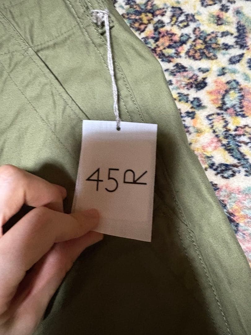 新品未使用タグ付き　カーゴパンツ　オリーブ色 ワークパンツ 45R
