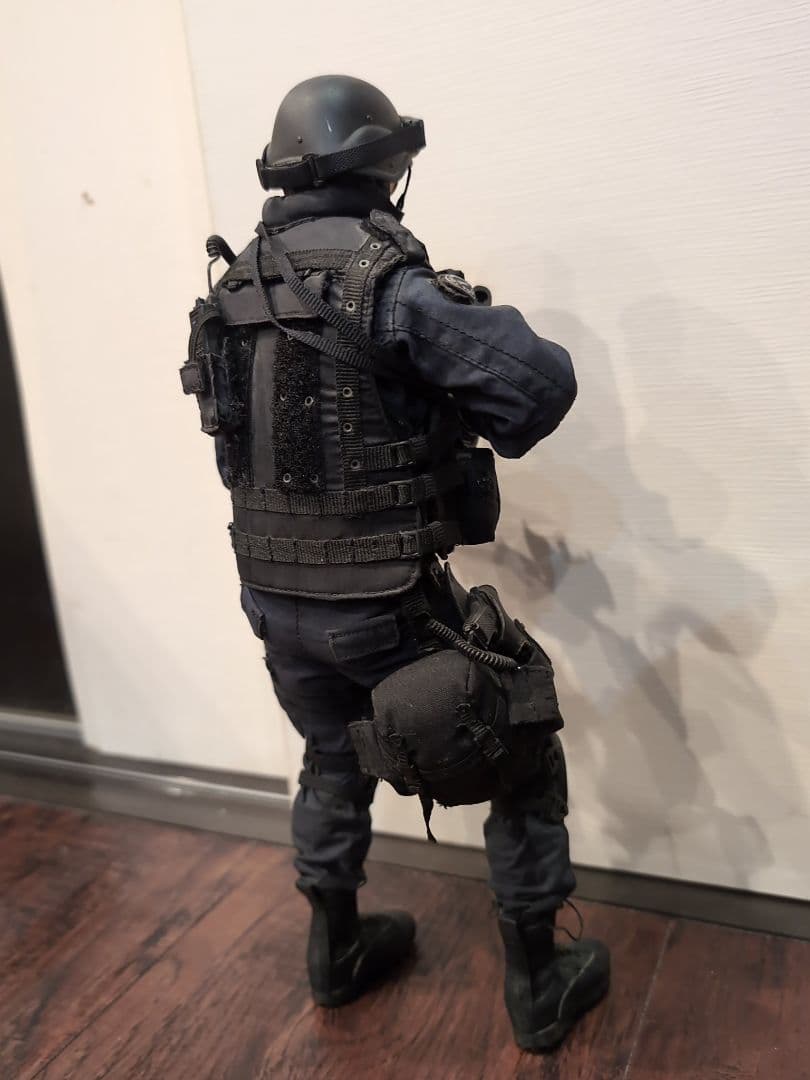 さ*ら様 ・SWAT フィギュア ・ホットトイズ ・1/6スケール