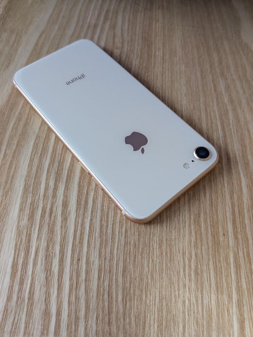 iPhone 8 ゴールド