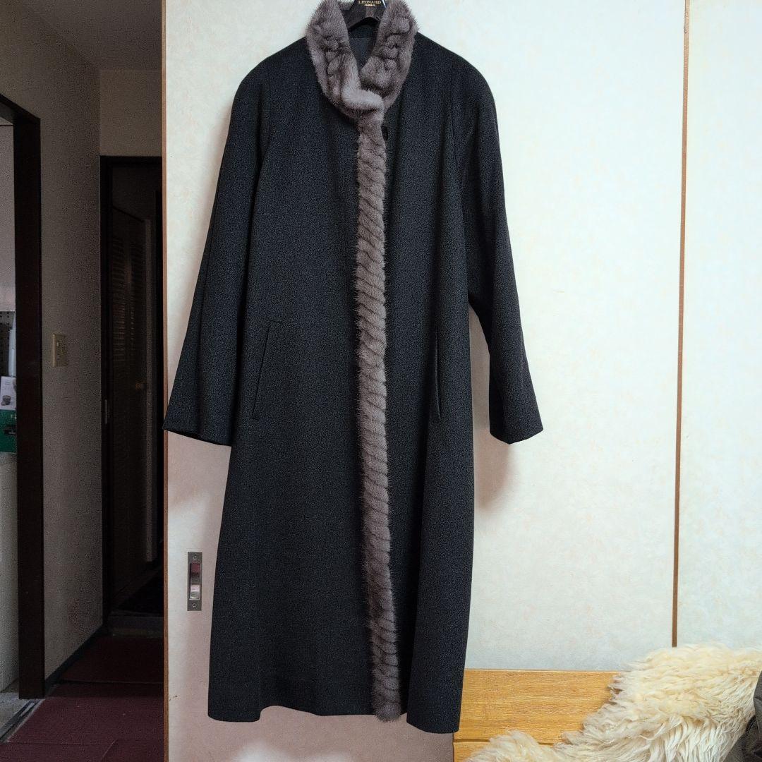 新品未使用品ダークグレーカシミヤ100% ミンク毛皮襟付きロングコート