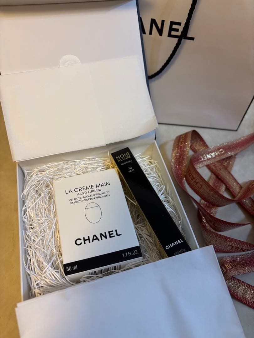 CHANEL LA CRÈME MAIN NOIR ALLURE