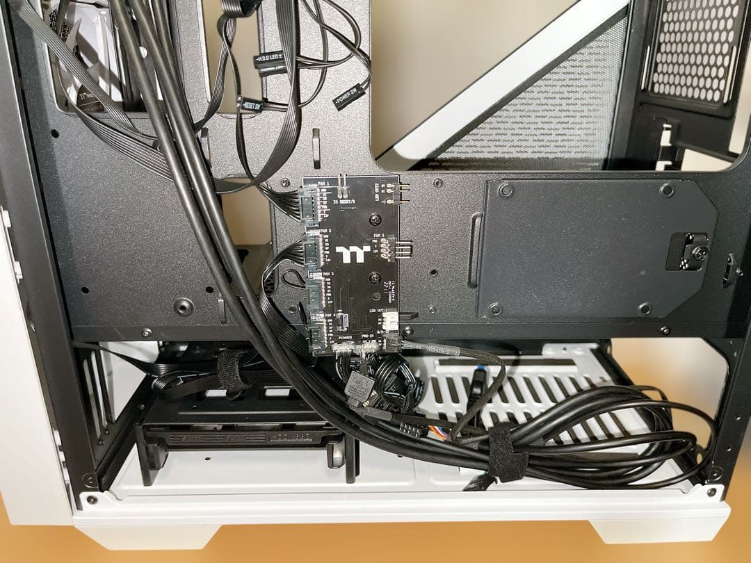 Thermaltake Divider 170 TG ARGB  ケース