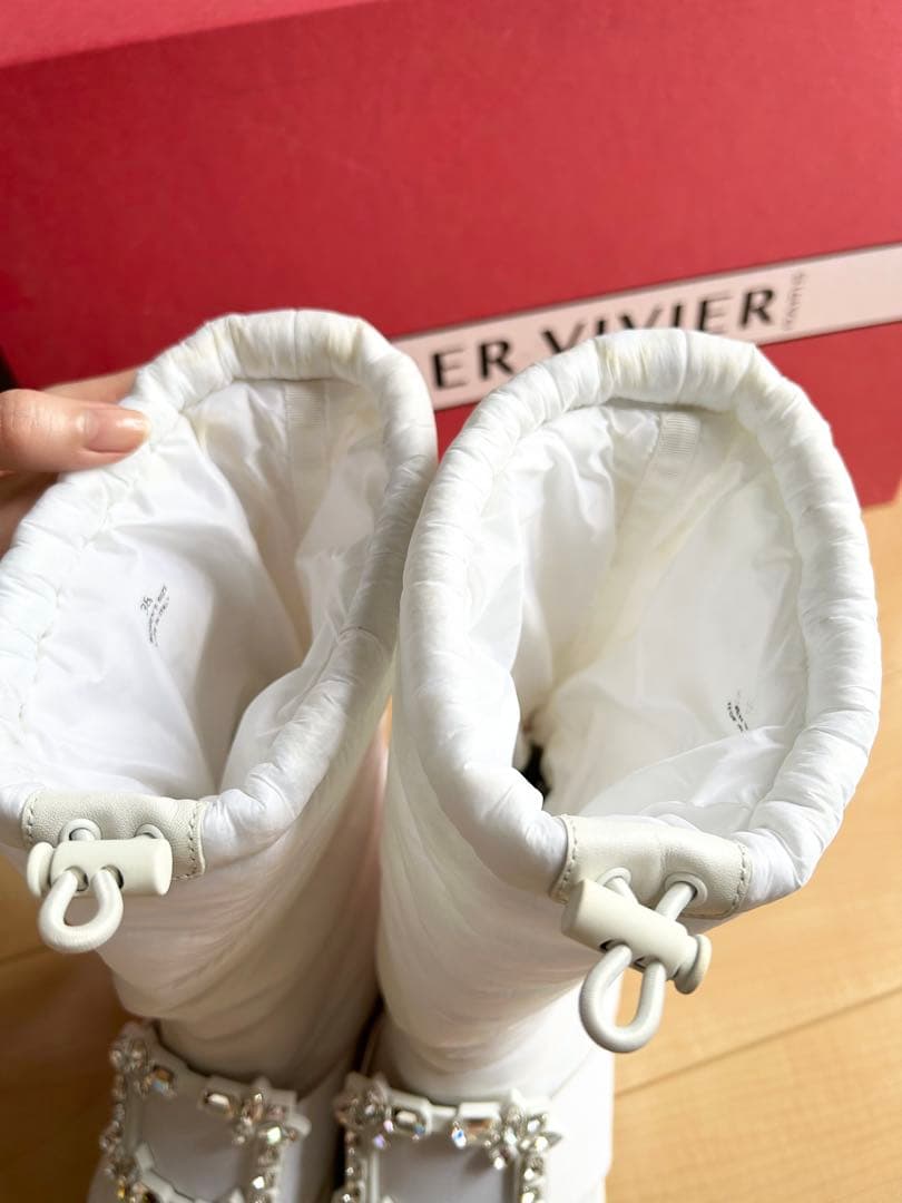 ロジェヴィヴィエ クリスタルバックル ヴィヴ ラン ブーツ　スノーブーツ　白