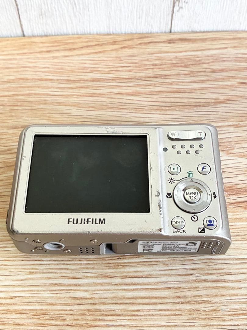 【名機】Fujifilm FinePix F31fd シルバー オールドコンデジ