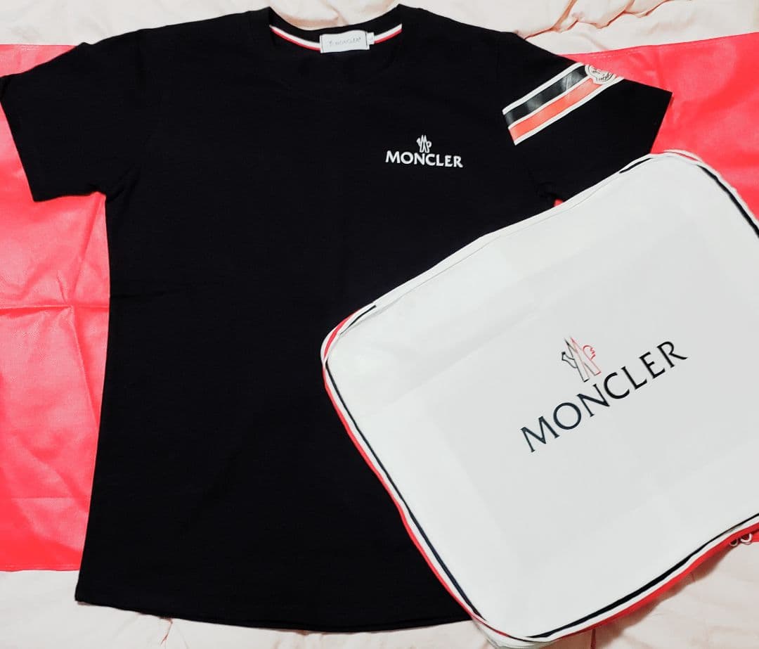 MONCLER　モンクレールTシャツ　ロゴ入り半袖　保存用ガーメントBOX付き♪