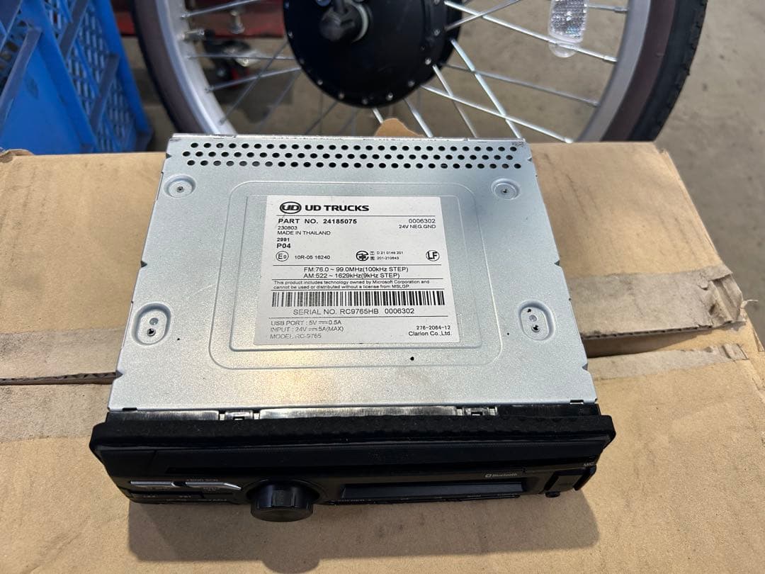 UD純正クラリオン製Bluetooth対応カーオーディオデッキ(24V２個セット