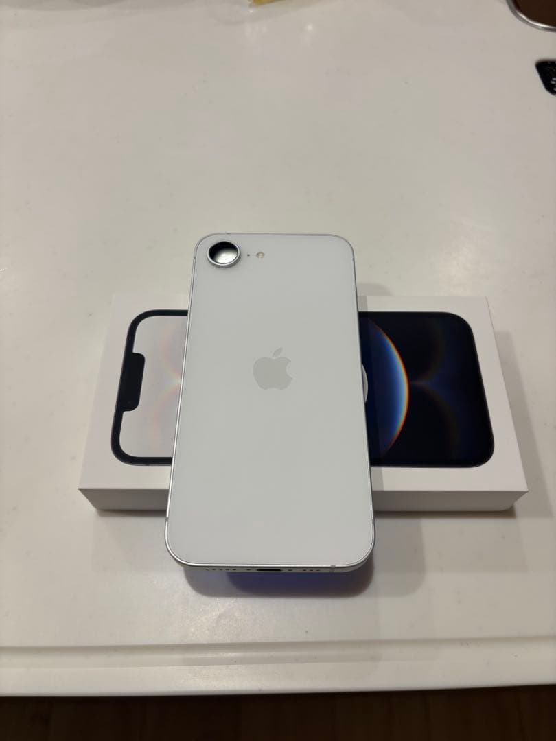 Apple iPhone 16eホワイト 本体のみ