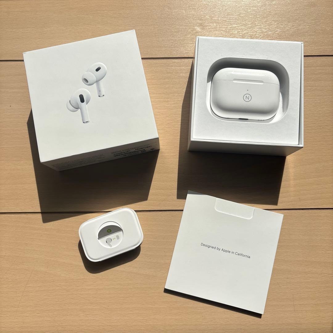 Apple AirPods pro 2 ホワイト 充電ケース付き