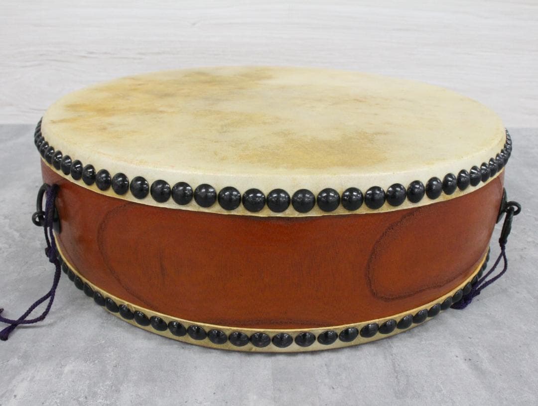 ▲岡田屋太鼓店 平太鼓 固定台・バチ付き 直径約39㎝ 和楽器 打楽器