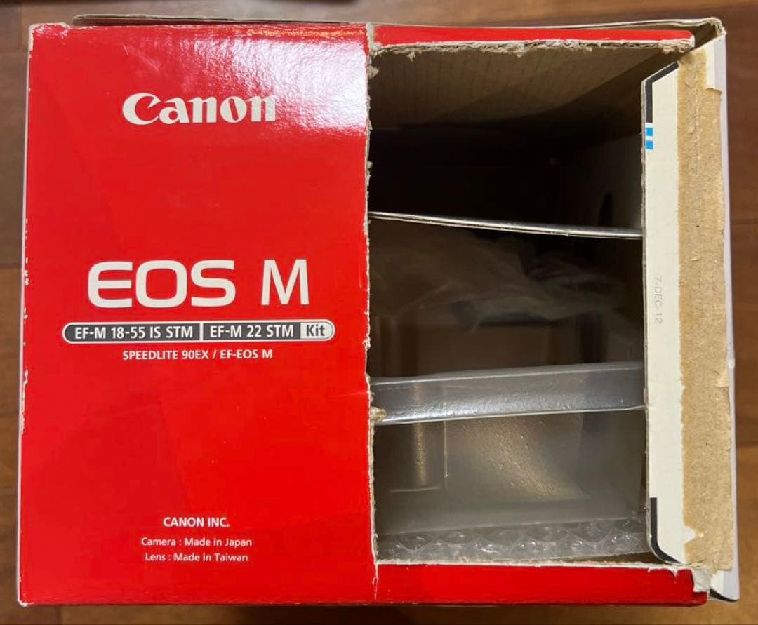 Canon EOS M ミラーレス一眼カメラ　kit