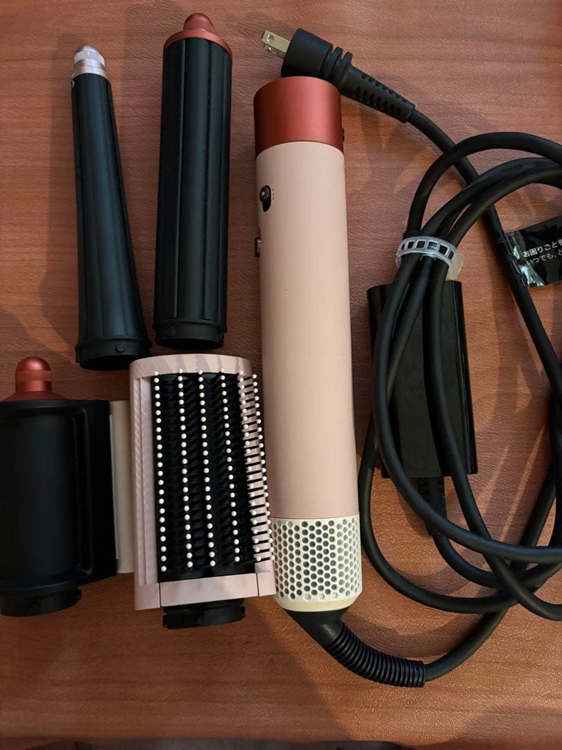 ドライヤー ヘアスタイラー 数量限定さくらチェリー ダイソン Dyson